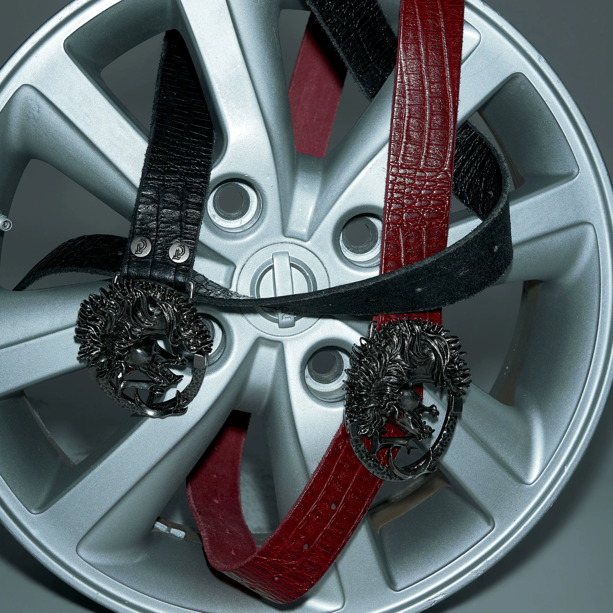 Crocodile-Embossed Horse-Head Leather Belt | 110cm - main image 2