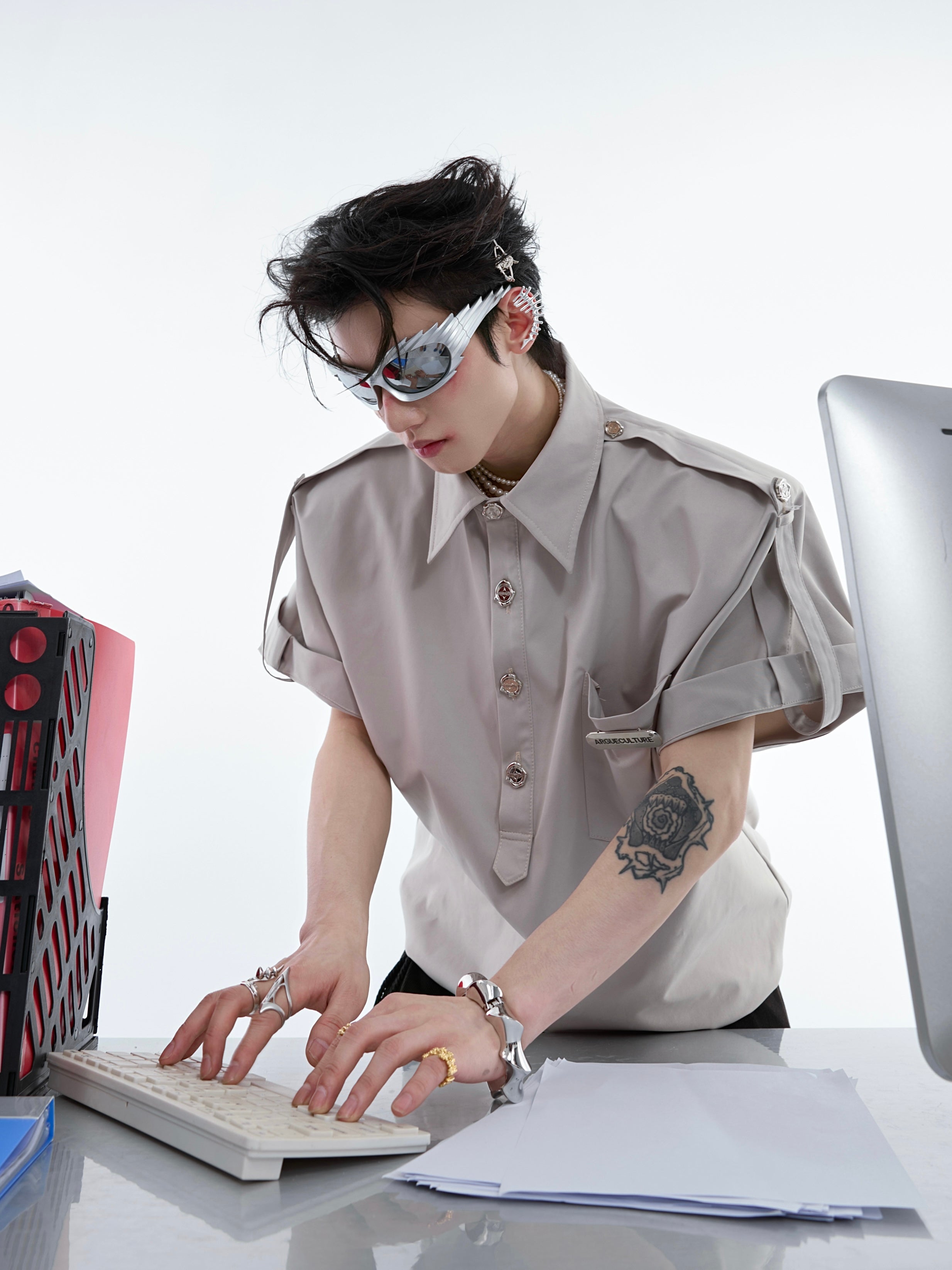 Streetwear Metal-Button Polo Shirt with Structured Shoulder