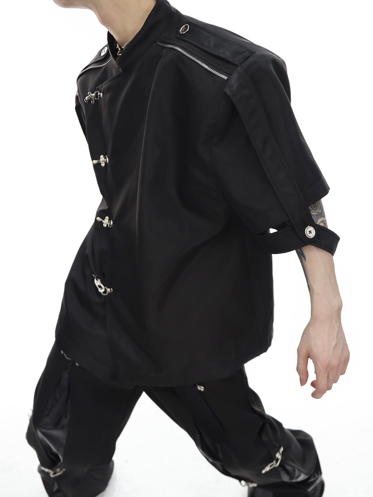 Deconstructed Mandarin-Collar Sleeveless Jacket - Metallic Button Streetwear