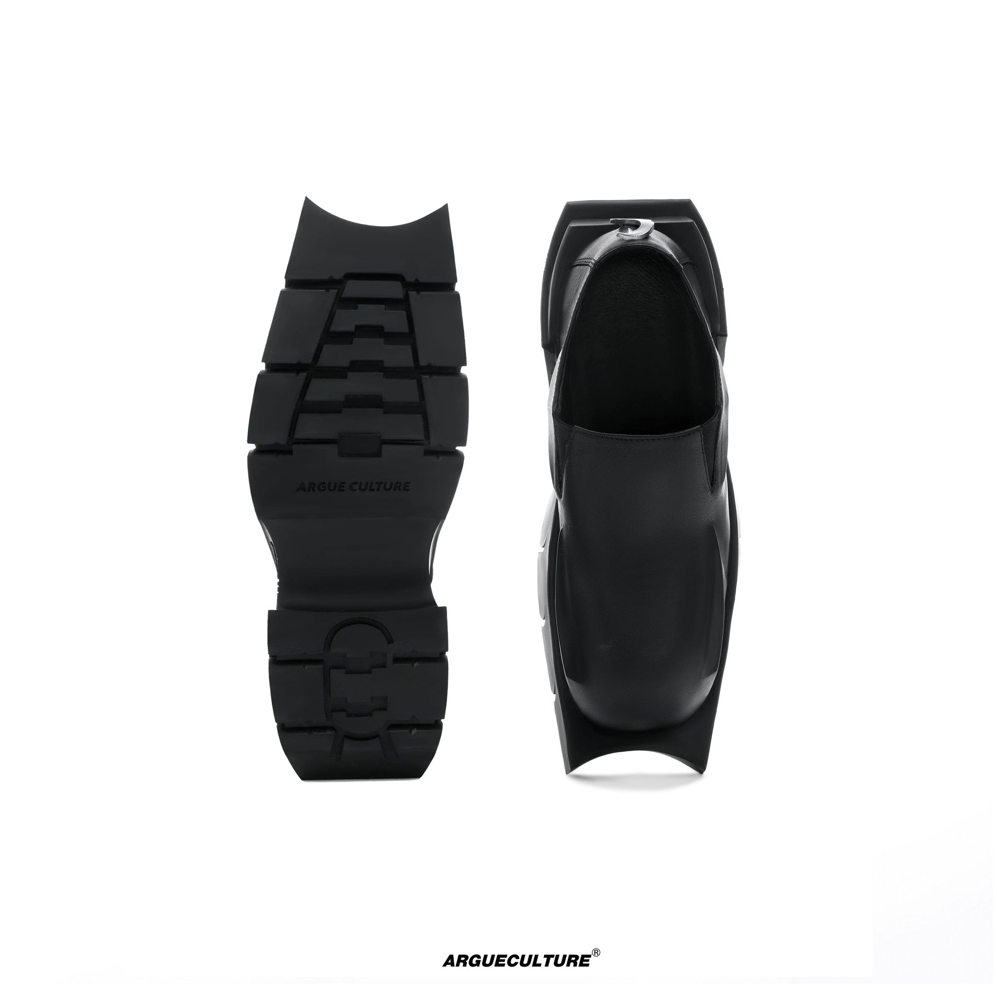 Close up of the aggressive 8cm irregular rubber platform sole