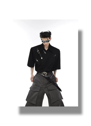 desc::deconstructed-metal-buckle-padded-shoulder-avant-garde-tee-detail-img-2