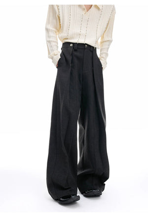 desc::deconstructed-pleated-straight-leg-trousers-for-men-detail-img-7