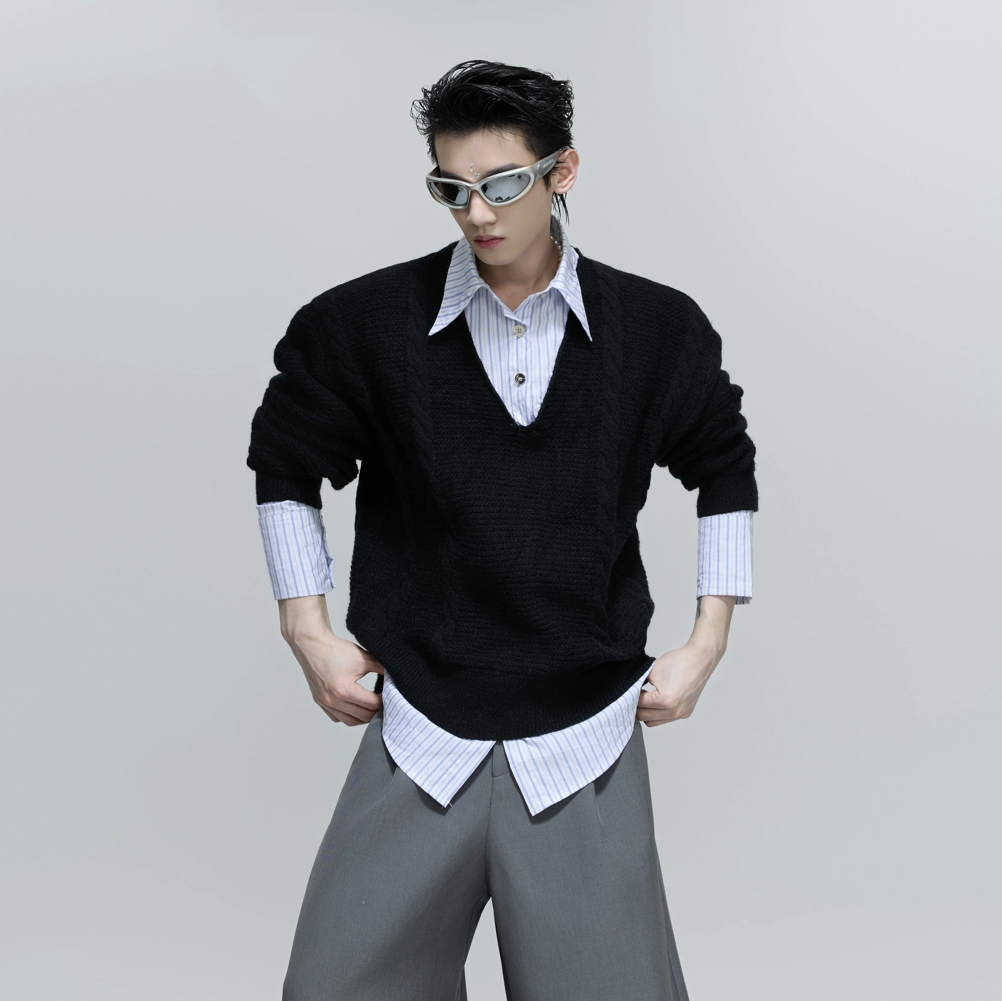 Close-up of the high-quality cotton wool blend cable knit pattern