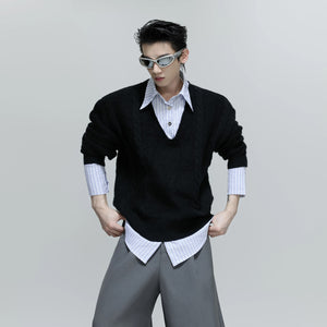 Close-up of the high-quality cotton wool blend cable knit pattern