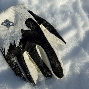 Internal view of the thick 3M Thinsulate warm lining of the winter gloves