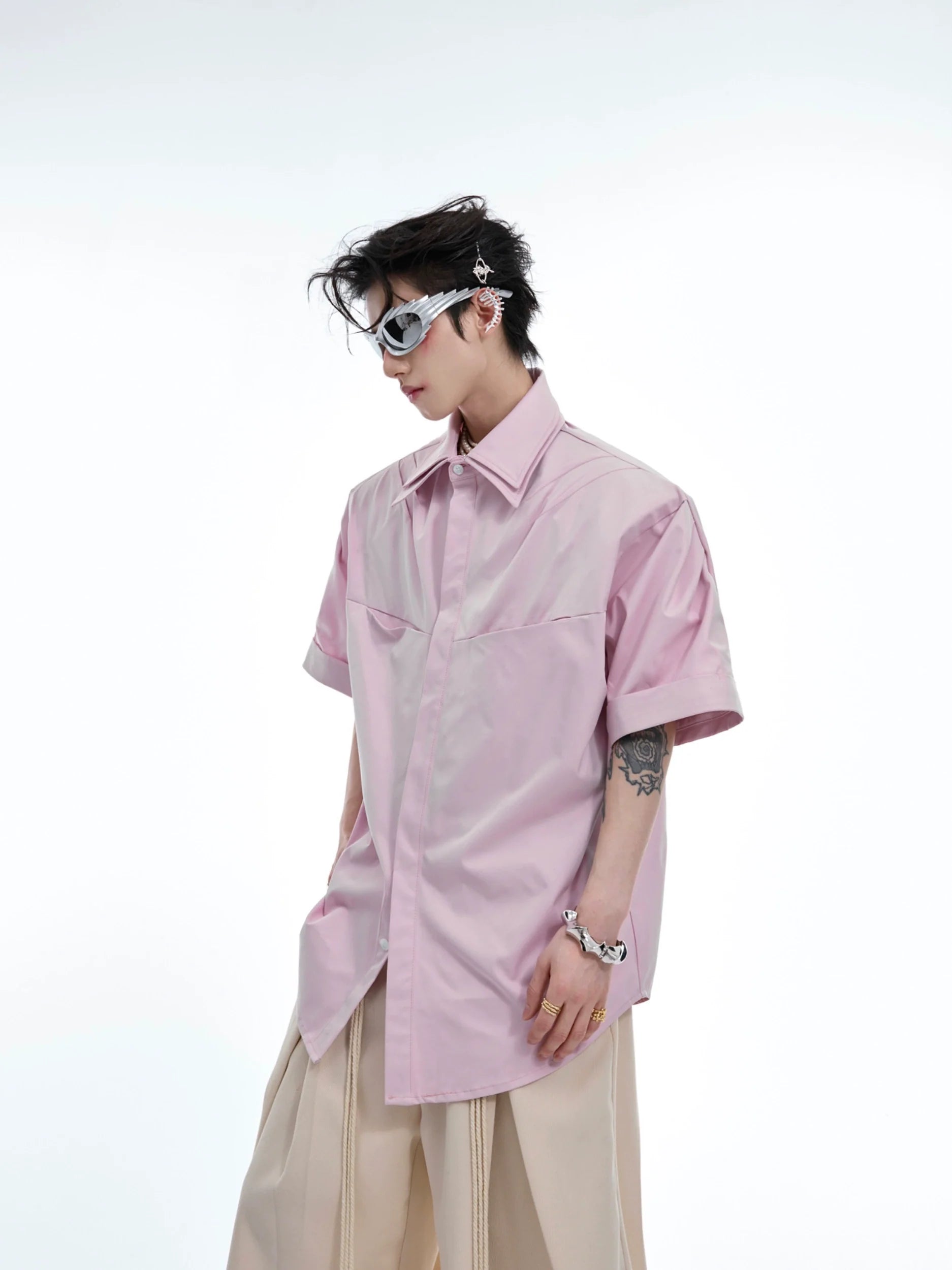 Deconstructed double-collar oversized shirt with puff sleeves, featuring avant-garde folded cuffs and urban streetwear style