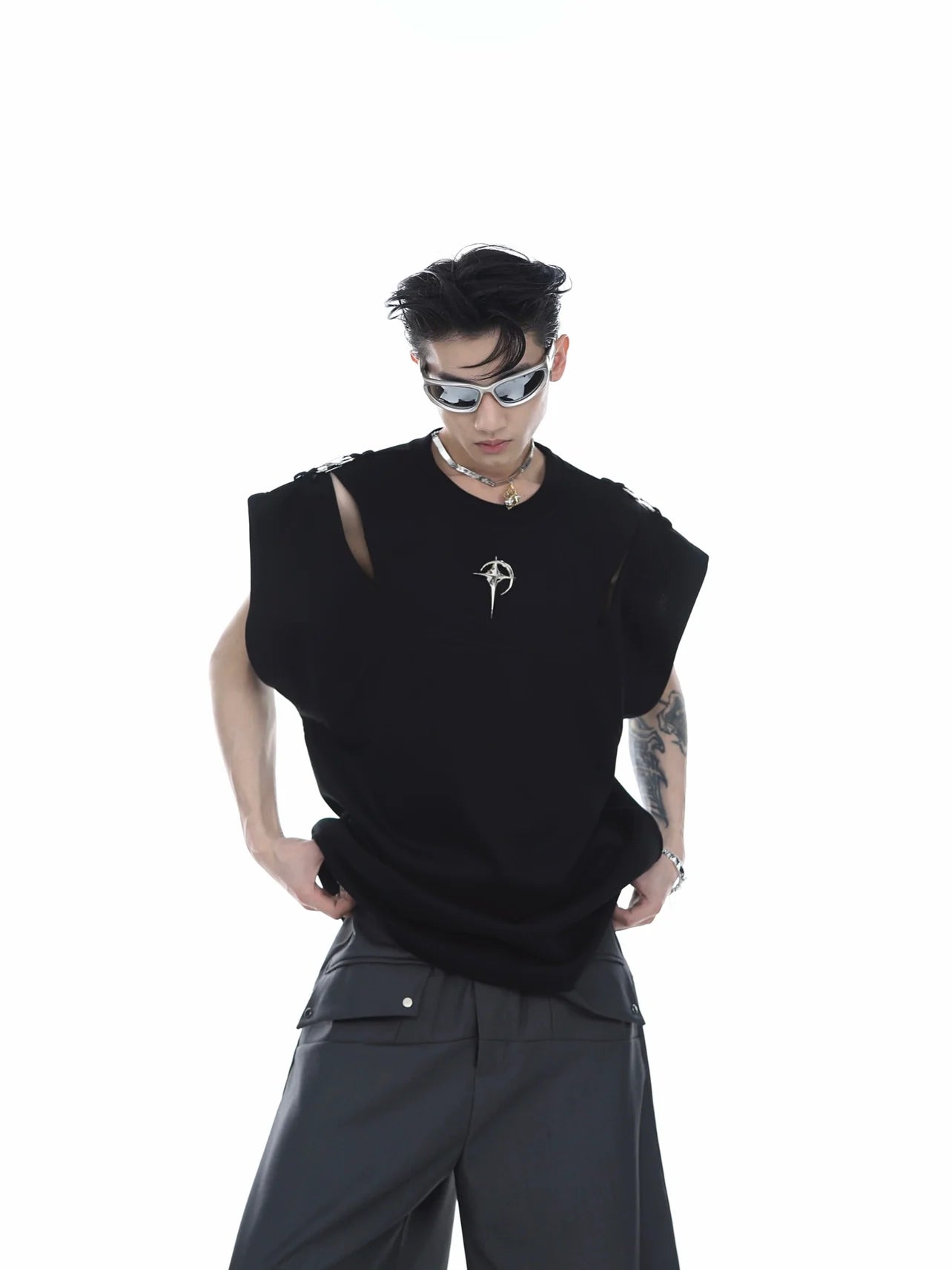 Oversized streetwear sleeveless tee with avant-garde metal details and architectural silhouette