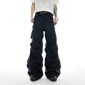 Front view of oversized cargo pants with distinctive 3D pleated pockets, perfect for urban streetwear fashion