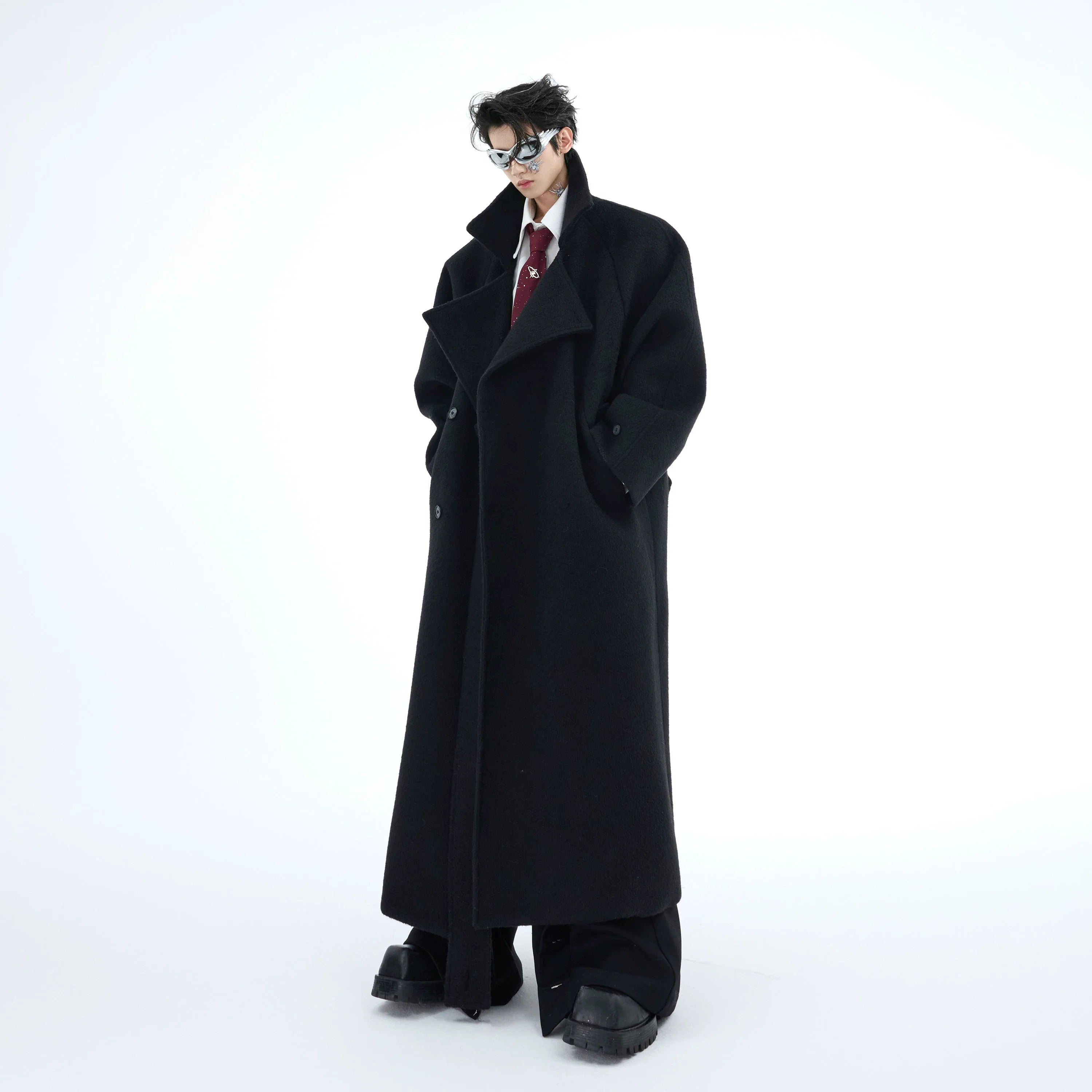 Men's oversized wool trench coat featuring heavyweight construction and long streetwear design