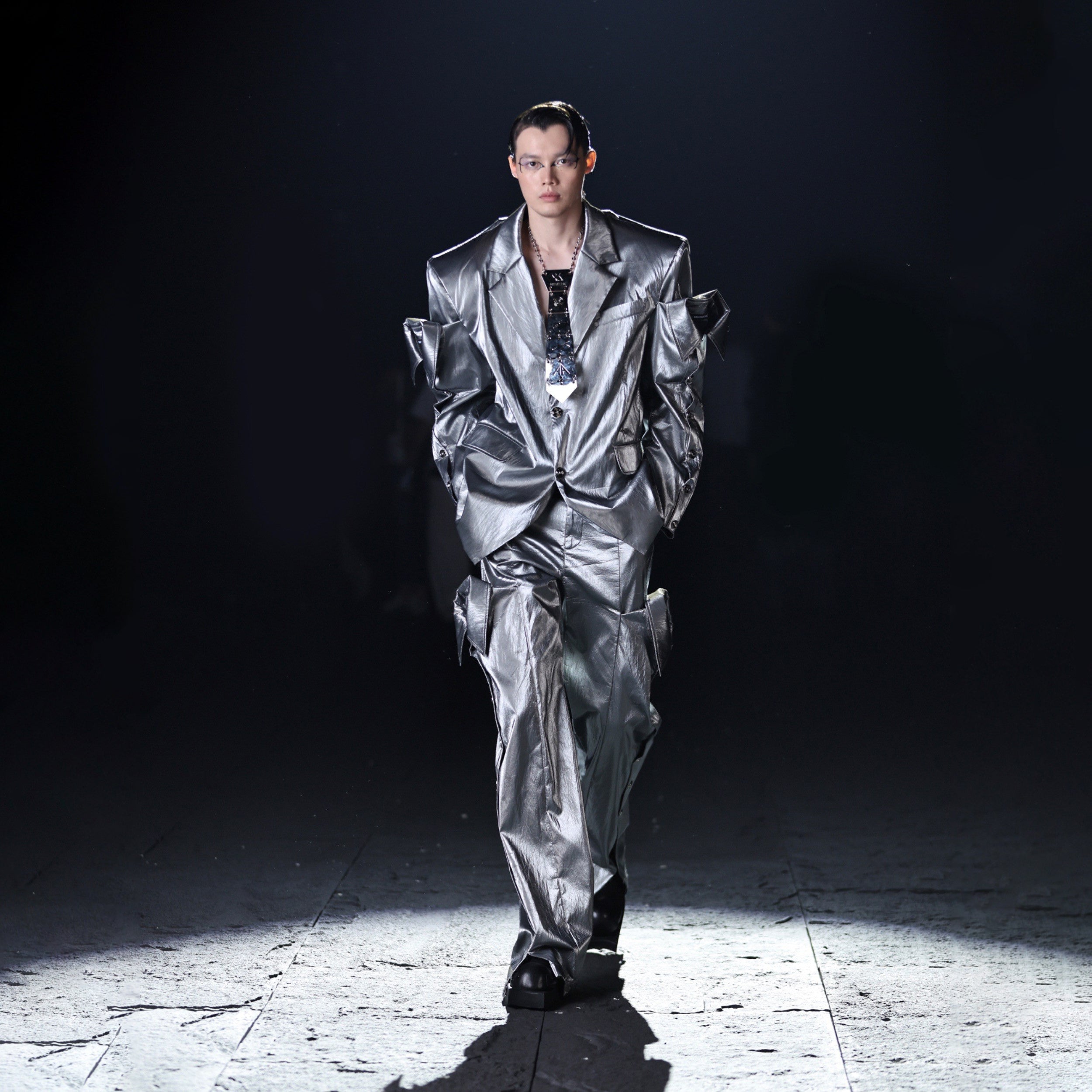 Stylish unisex model wearing the retro vertebrae necktie necklace with urban streetwear outfit for avant-garde look