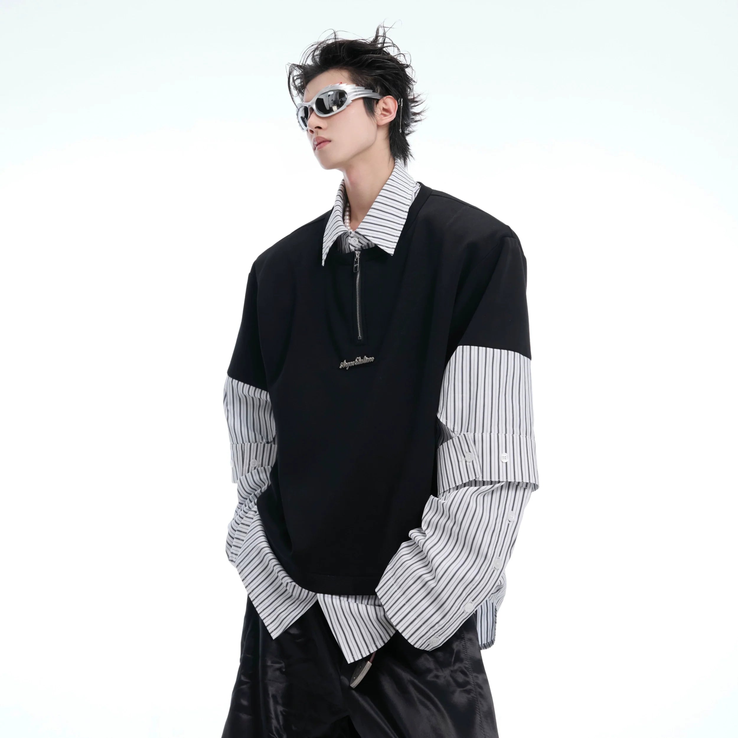 Vintage stripe shirt-tee with loose fit and long sleeves, featuring retro two-tone stripe design for streetwear style