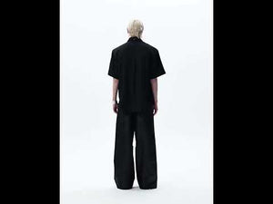 Video showing how to style the oversized summer shirt with shoulder pads for different streetwear outfits