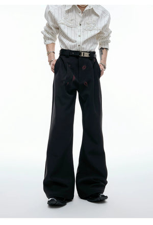 desc::red-lip-graphic-pleated-flare-trousers-detail-img-7