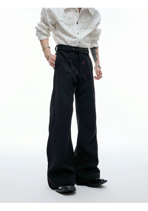 desc::red-lip-graphic-pleated-flare-trousers-detail-img-8
