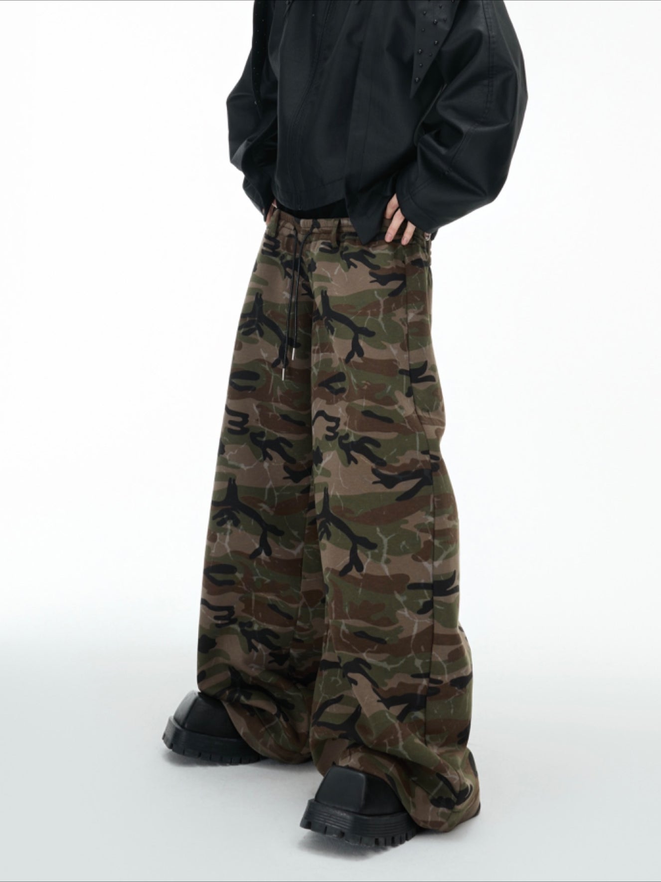 Vintage Camo Triple-Waistband Wide-Leg Cargo Pants ¨C Streetwear Utility Fashion - ArgueCulture