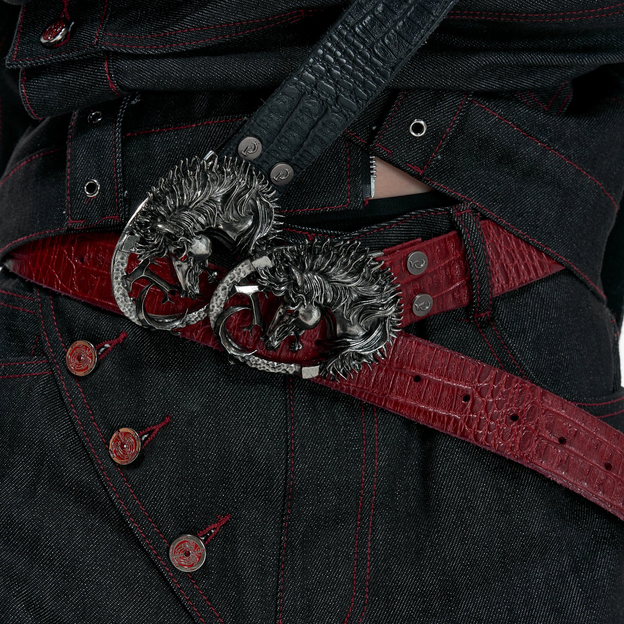Crocodile-Embossed Horse-Head Leather Belt | 110cm - main image 3
