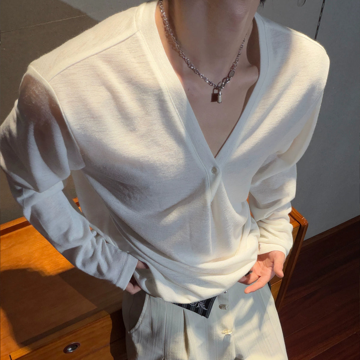 Deep V-Neck Linen-Blend Long-Sleeve T-Shirt - main image 5