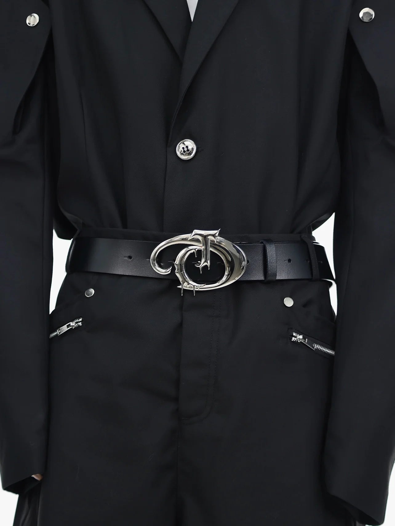Edgy Metal-Logo Belt - Unisex Distressed Fashion Waistband