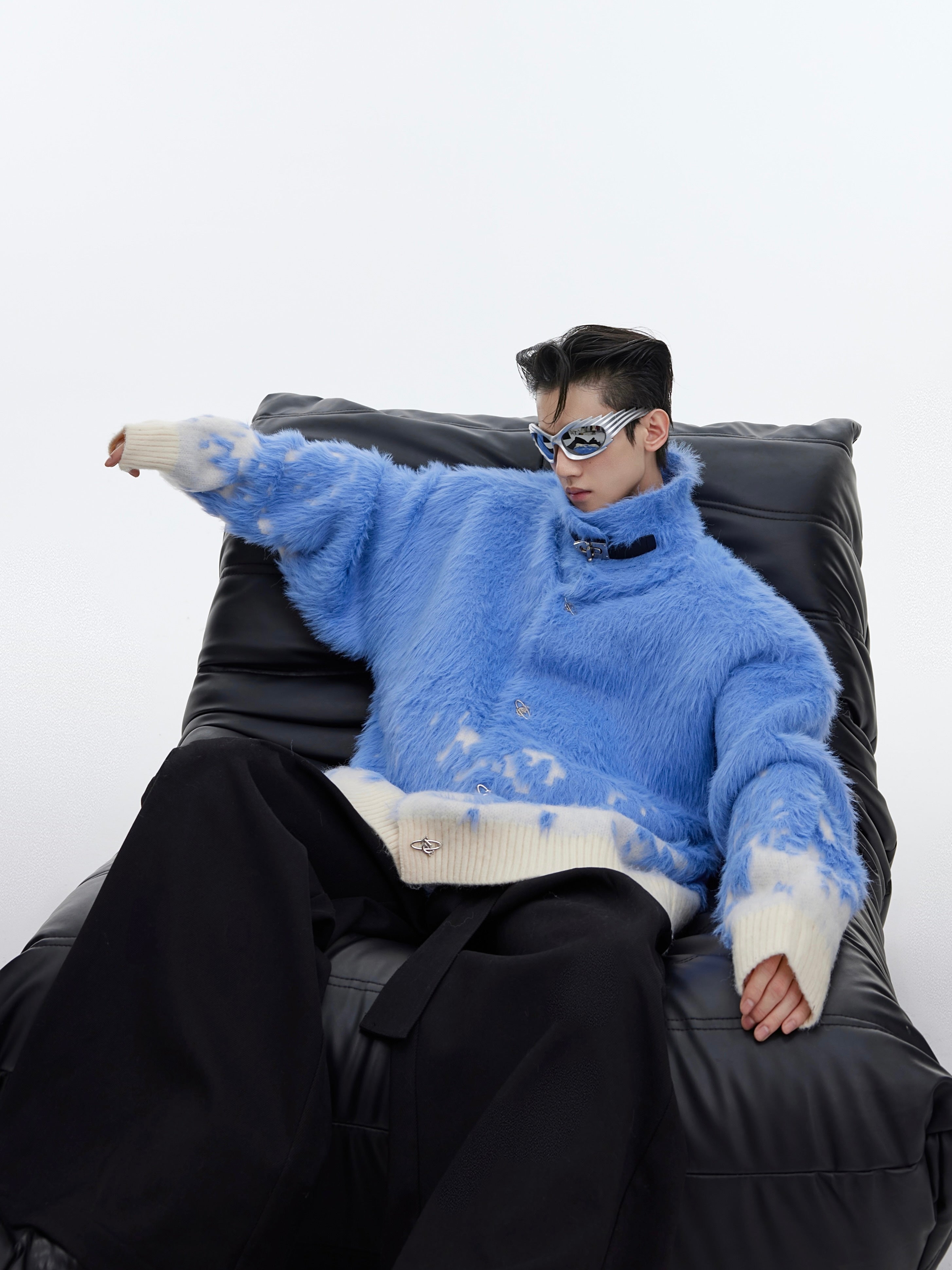 Winter Gradient Knit Sweater with Metal Buttons - Faux Fur Trim