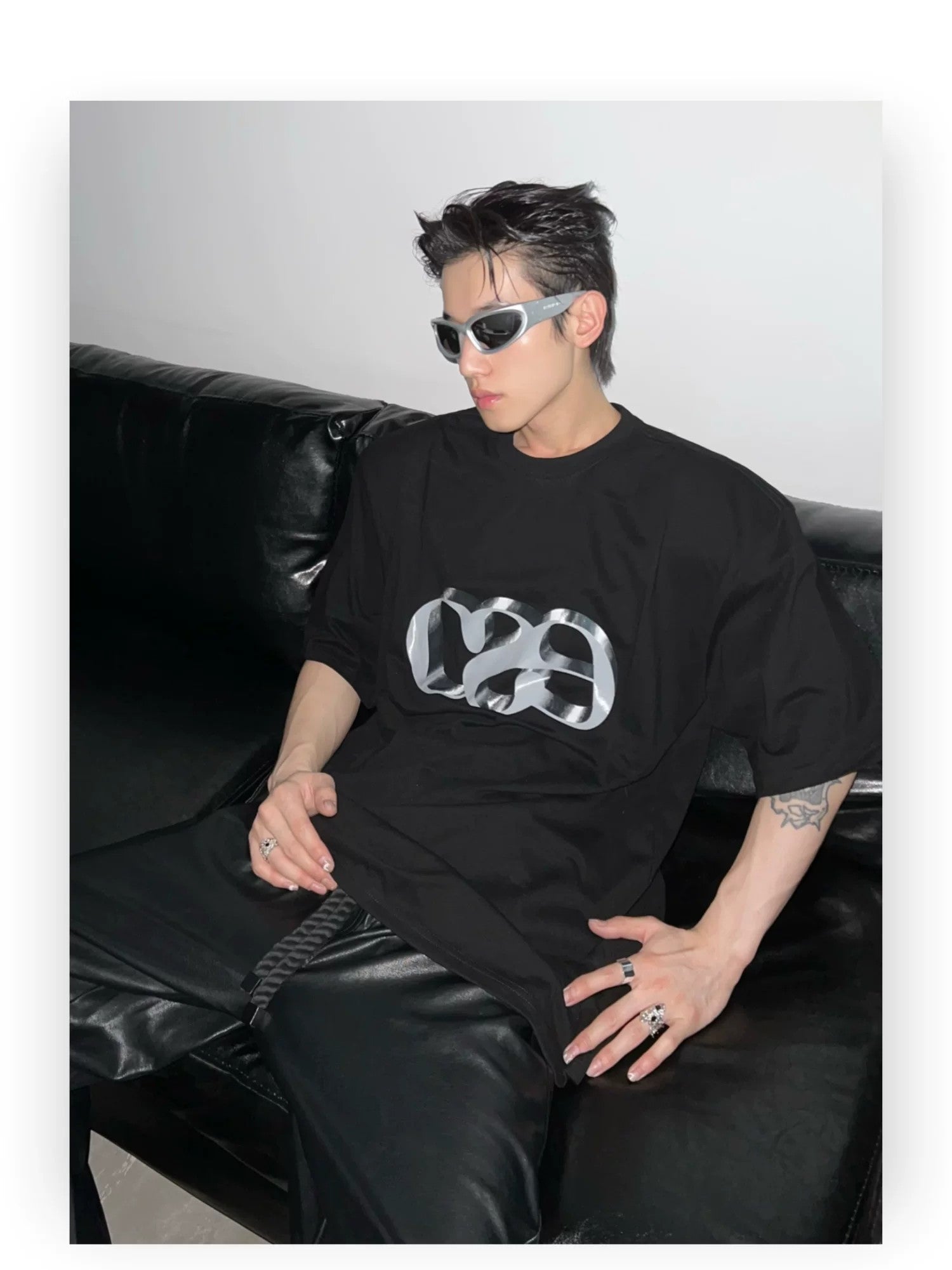 desc::3d-metal-letter-print-tee-loose-streetwear-shirt-detail-img-4