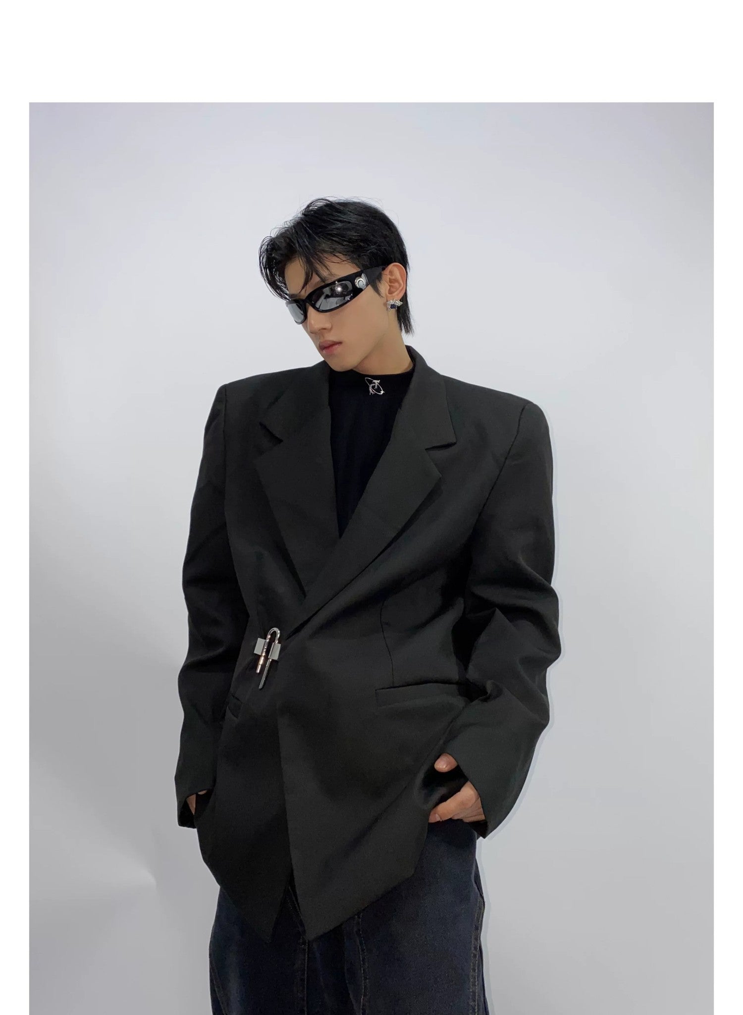 desc::3d-metallic-print-mock-neck-padded-shoulder-tee-detail-img-5