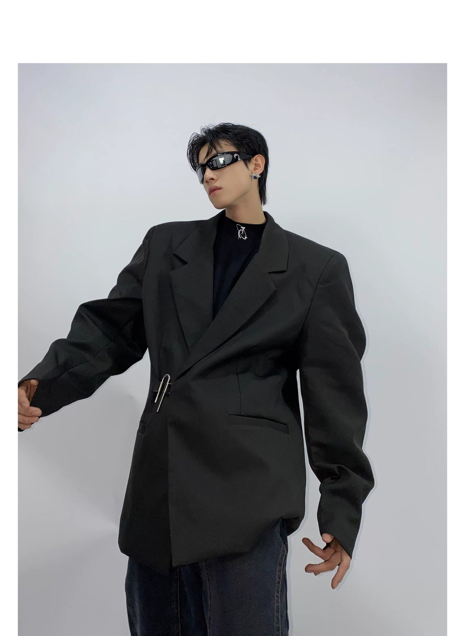 desc::3d-metallic-print-mock-neck-padded-shoulder-tee-detail-img-6