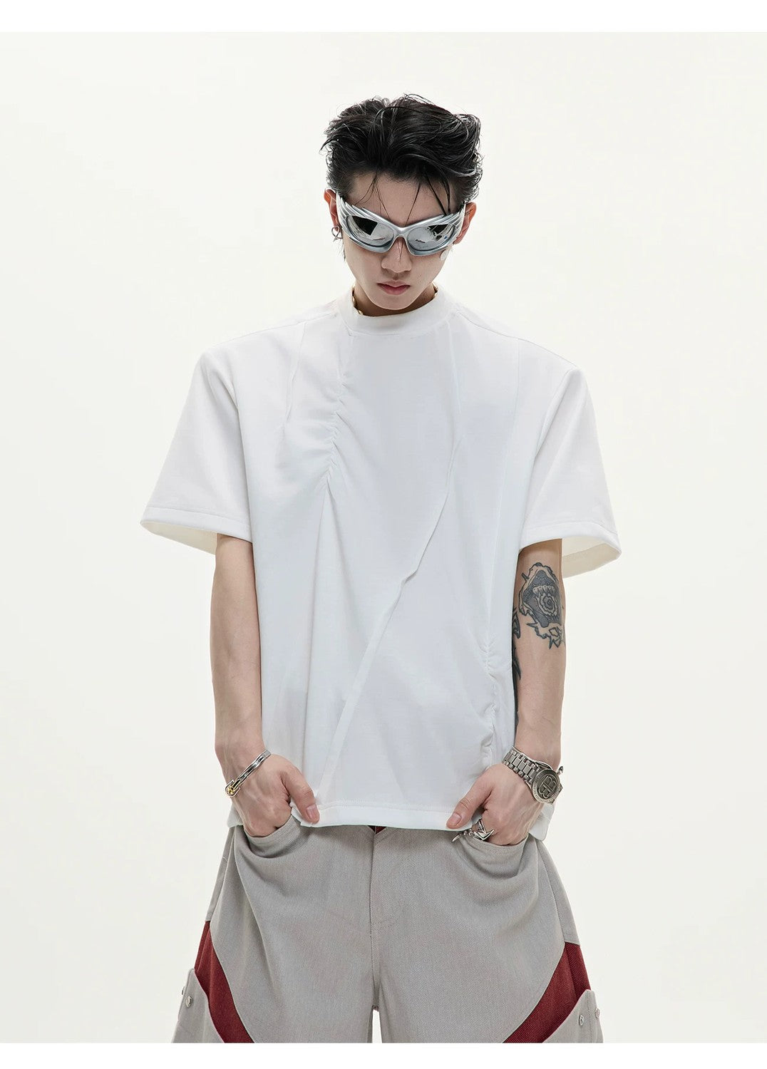 desc::3d-pleated-deconstructed-tee-relaxed-streetwear-fit-detail-img-4