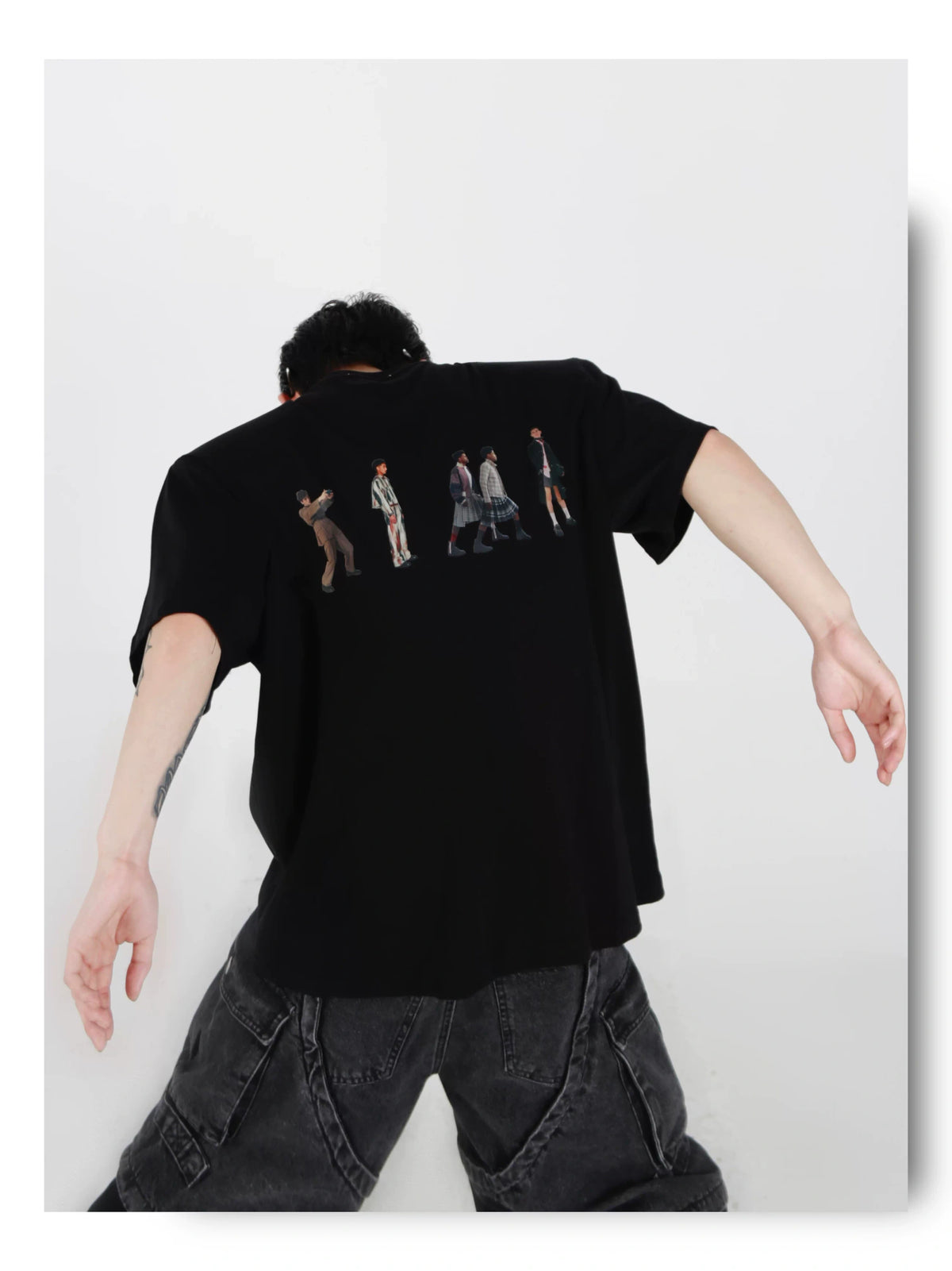 Relaxed Cotton Figure Print Shoulder-Pad T-Shirt - description image 5