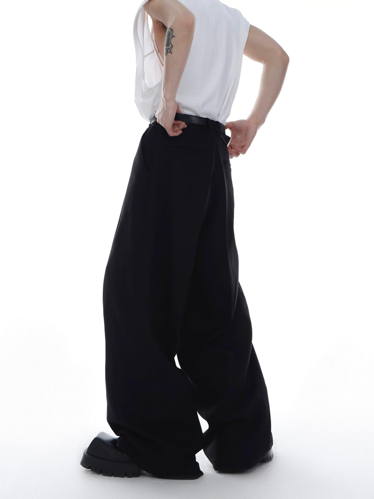 Relaxed Straight-Leg Twill Trousers in Black or Gray - Black