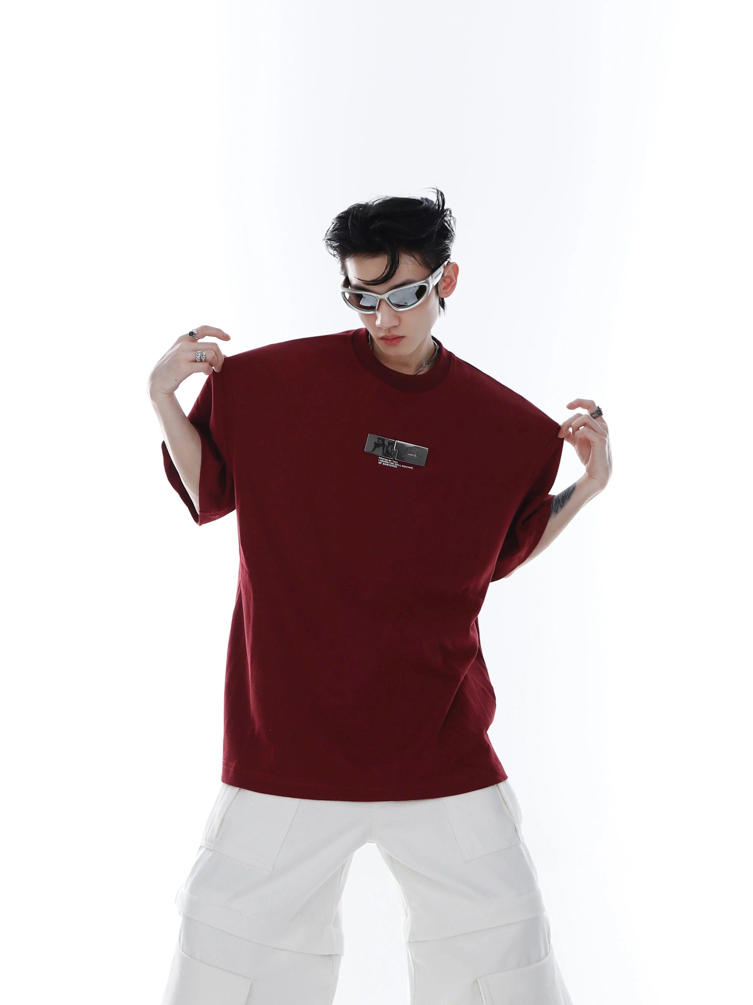 Relaxed 100% Cotton T-Shirt with Metal-Clasp Print - Burgundy
