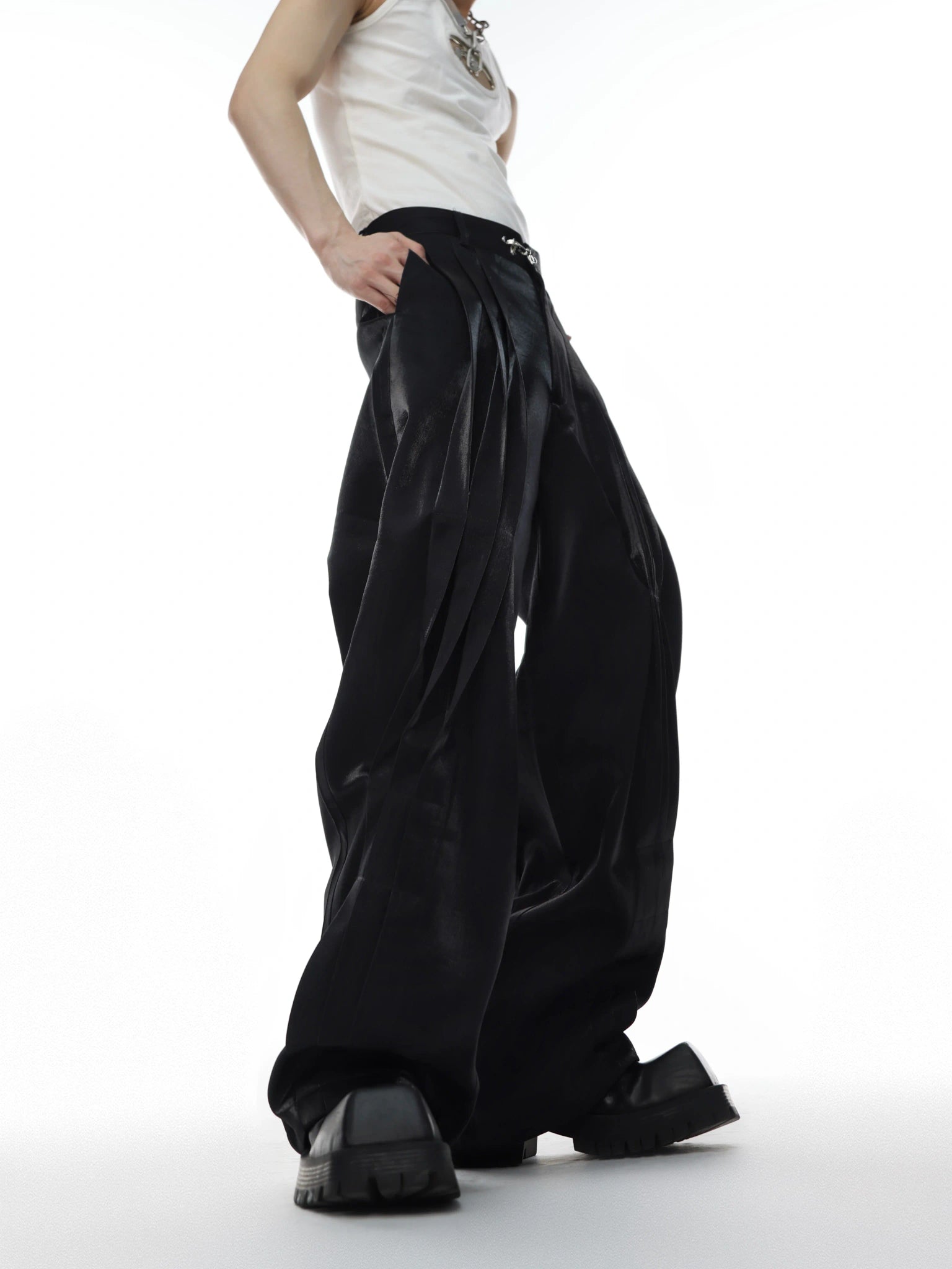 High-Rise Straight-Leg Trousers with Airplane Buckle - Black