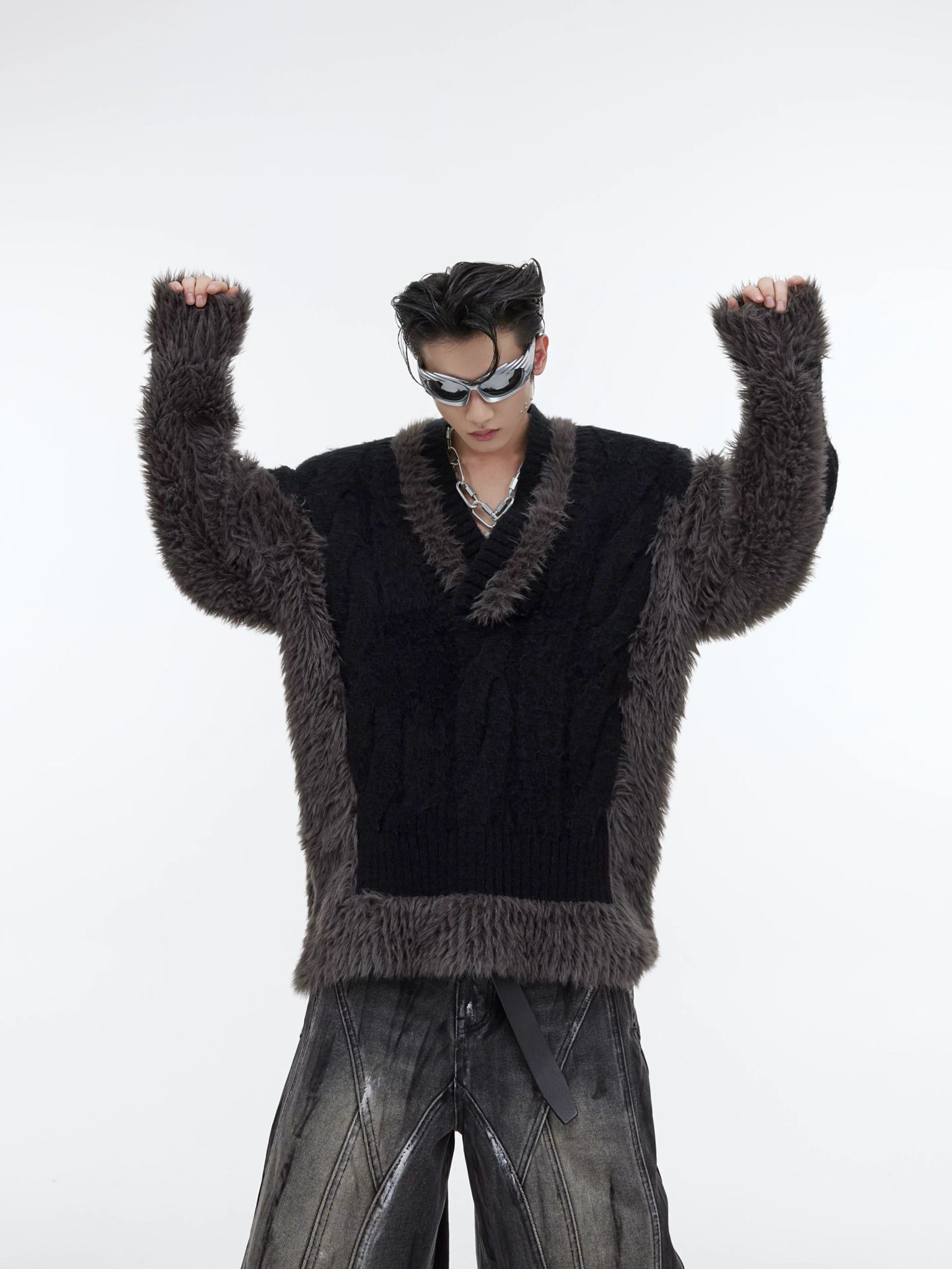 Color-Block Plush Knit V-Neck Sweater for Layering - main image 3