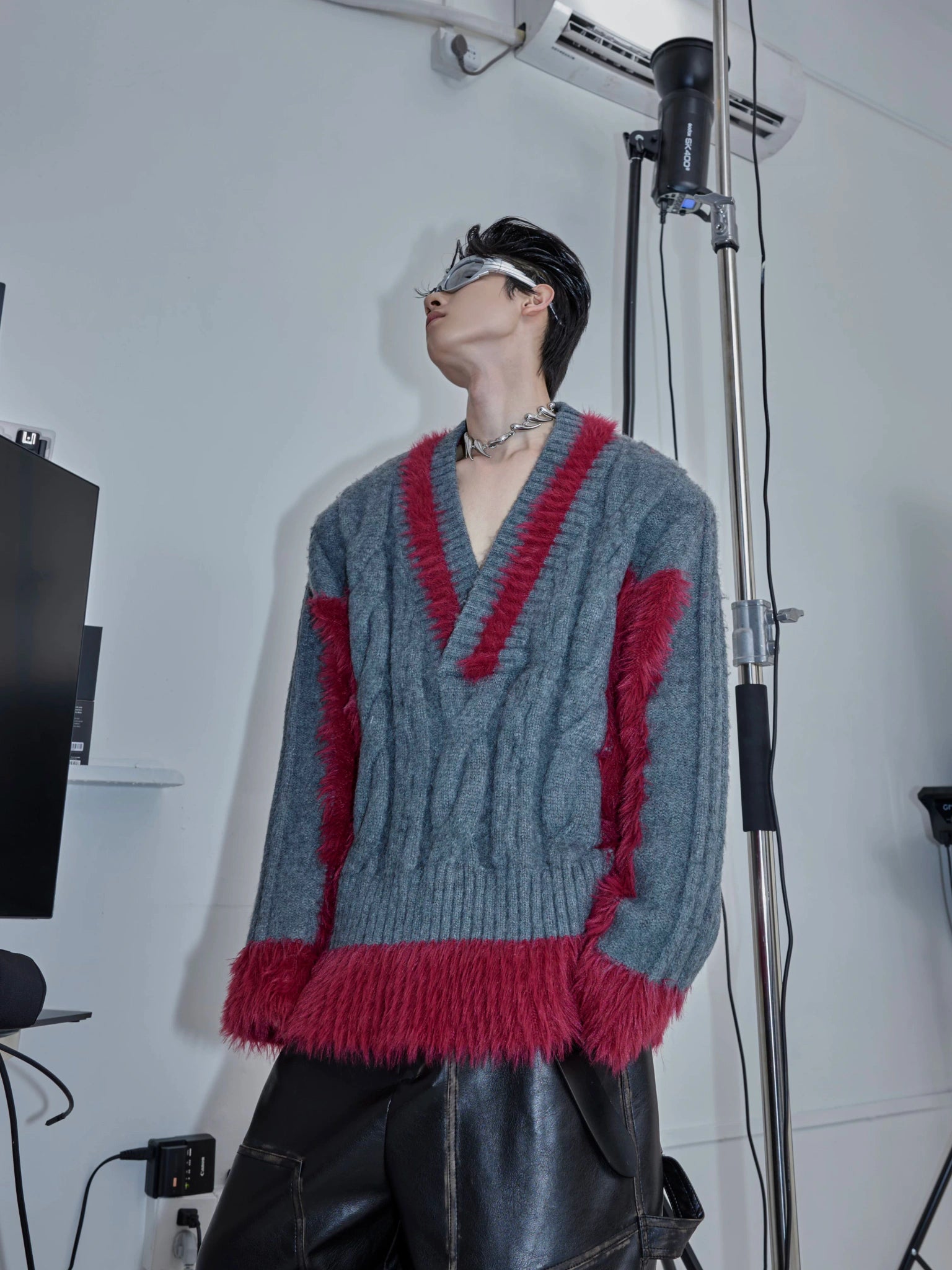 Color-Block Plush Knit V-Neck Sweater for Layering - Gray