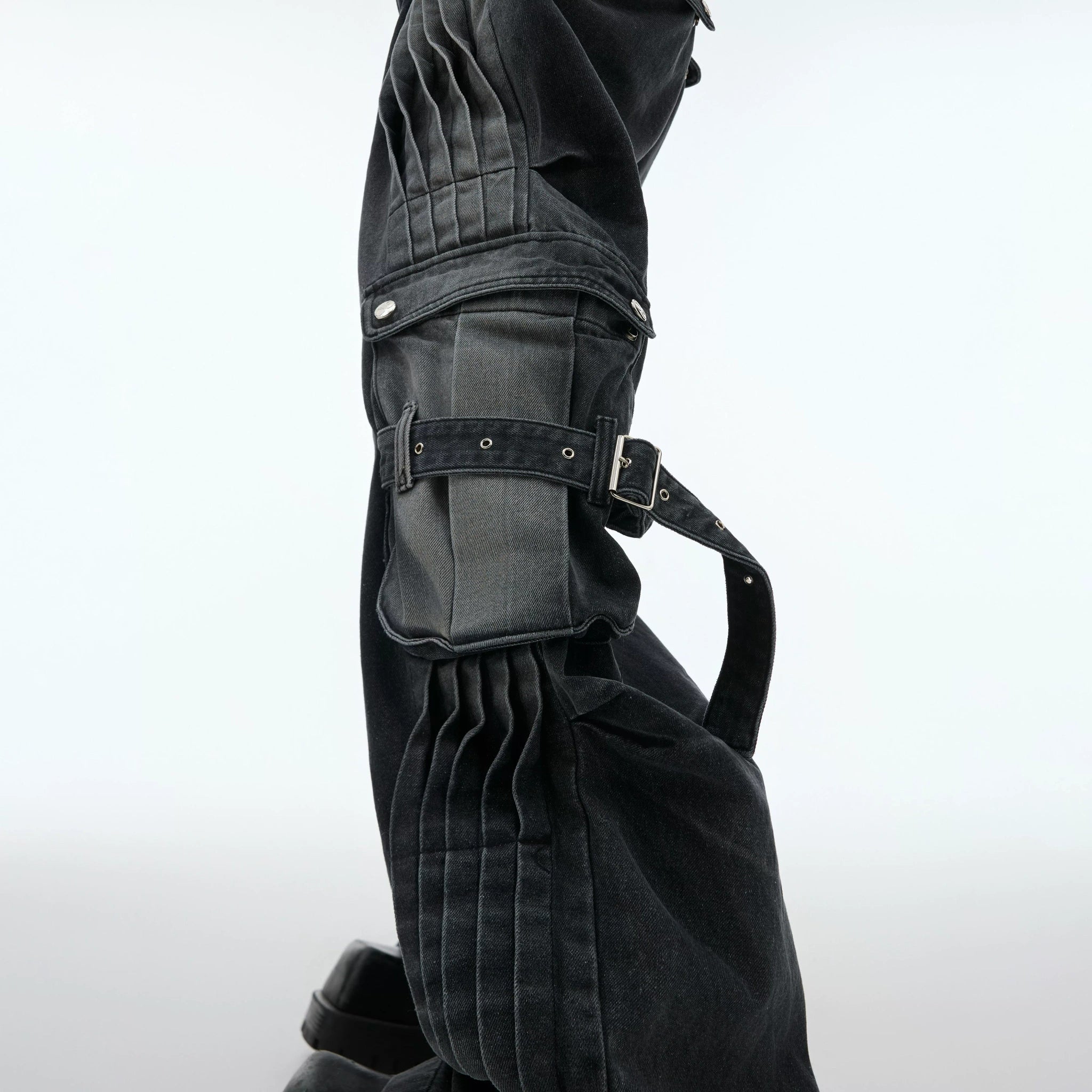 Pleated Washed Utility Jeans With Multiple Pockets - main image 3