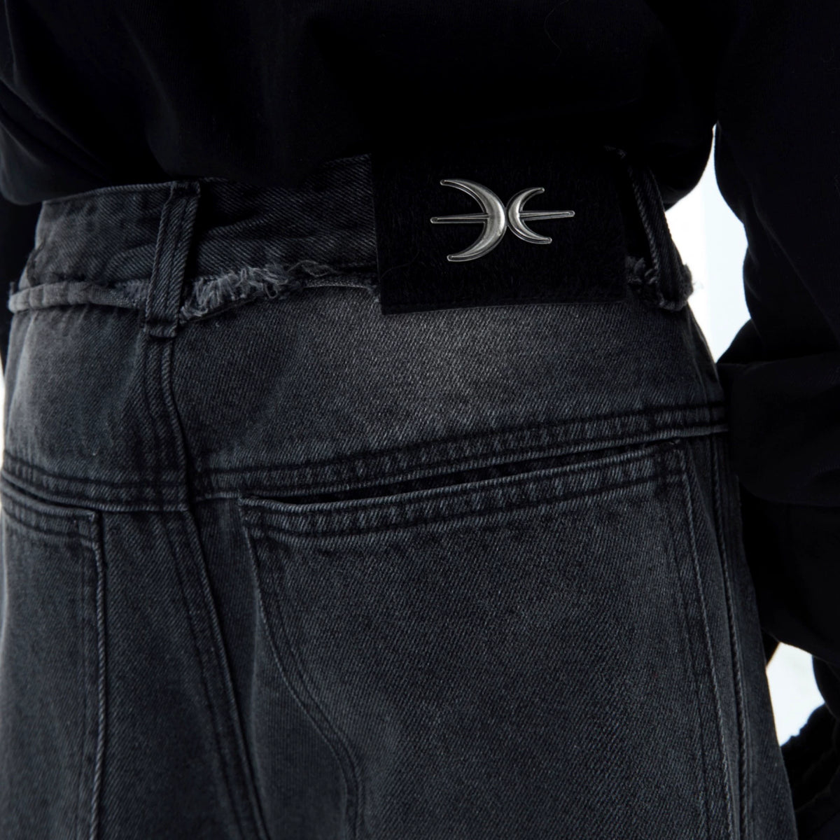 Washed Water-Ripple Frayed Straight-Leg Jeans - main image 3