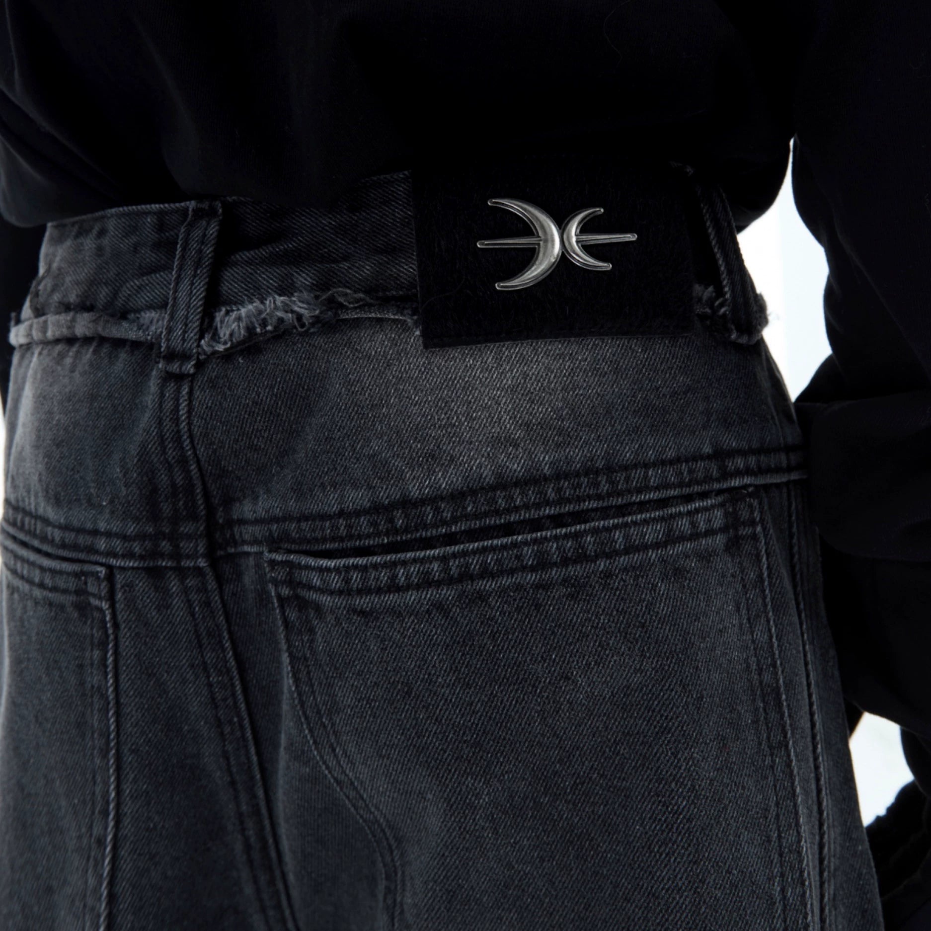 Washed Water-Ripple Frayed Straight-Leg Jeans - main image 3