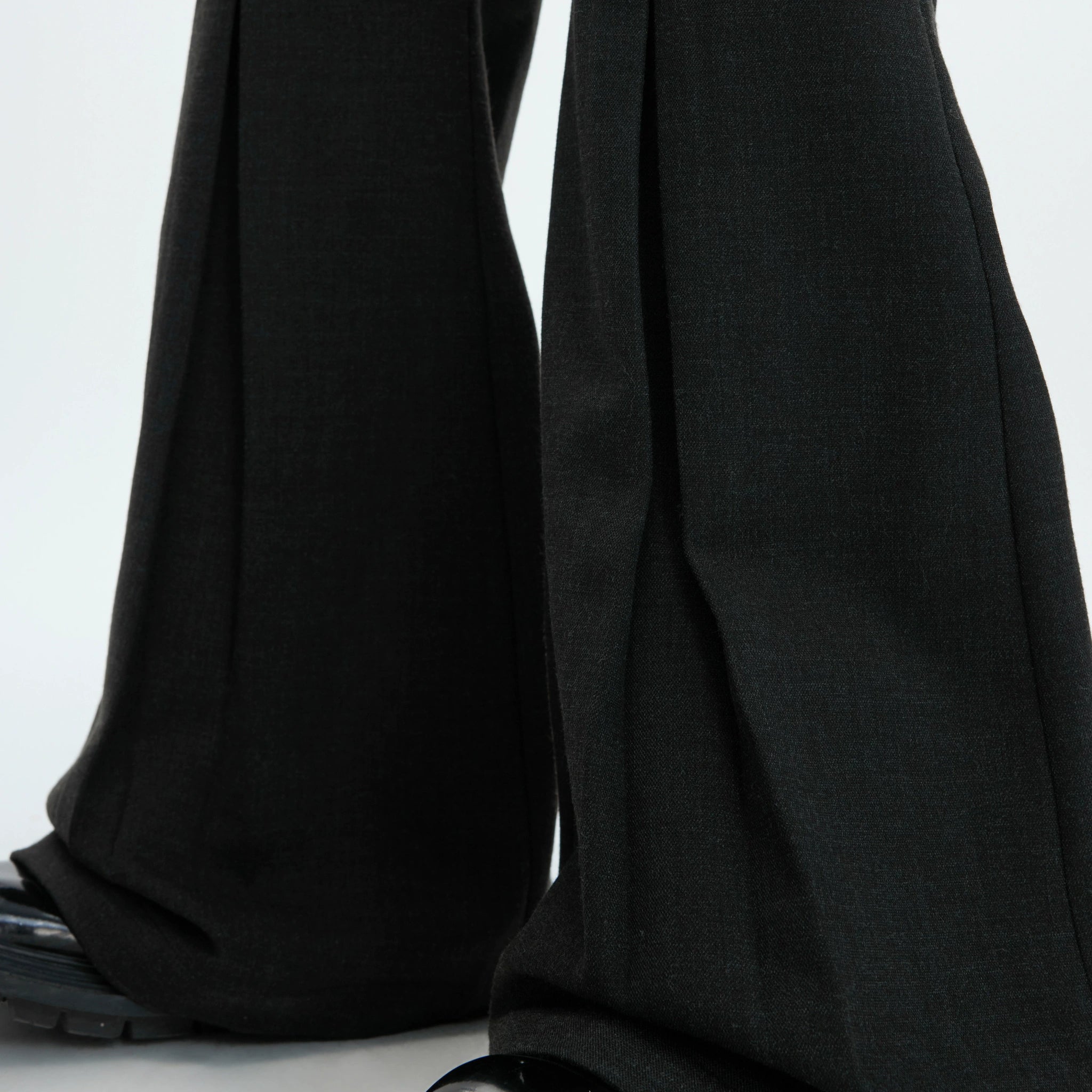 Pleated Wool-Blend Micro-Flare Trousers | Dark Gray - main image 5