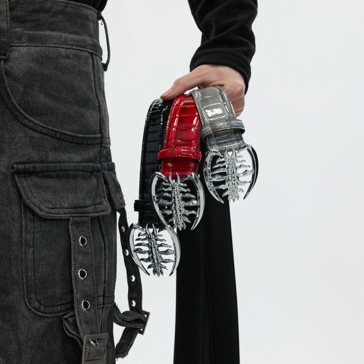 Crocodile-Embossed Cowhide Belt with Metal Buckle - main image 1