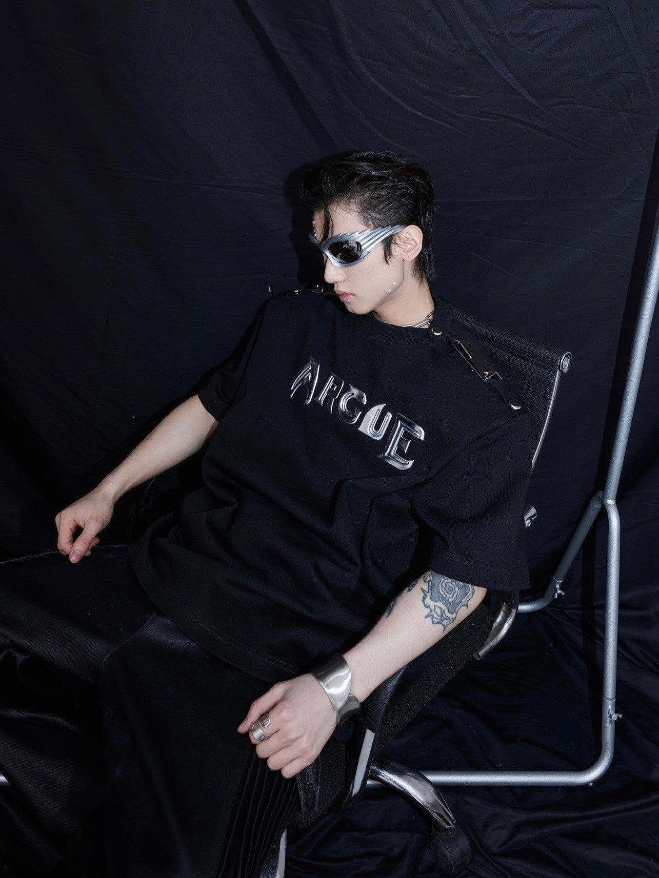 Deconstructed-Metal-Button-Off-Shoulder-Graphic-Tee---Streetwear-Summer-Top-Black