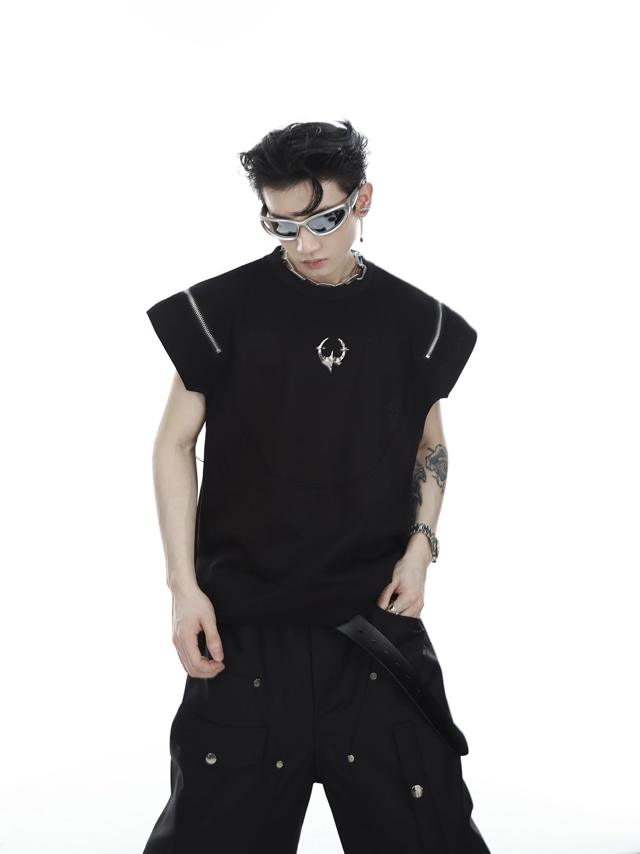 Deconstructed-Metal-Zip-Sleeveless-Tee---Streetwear-Summer-Vest-Black