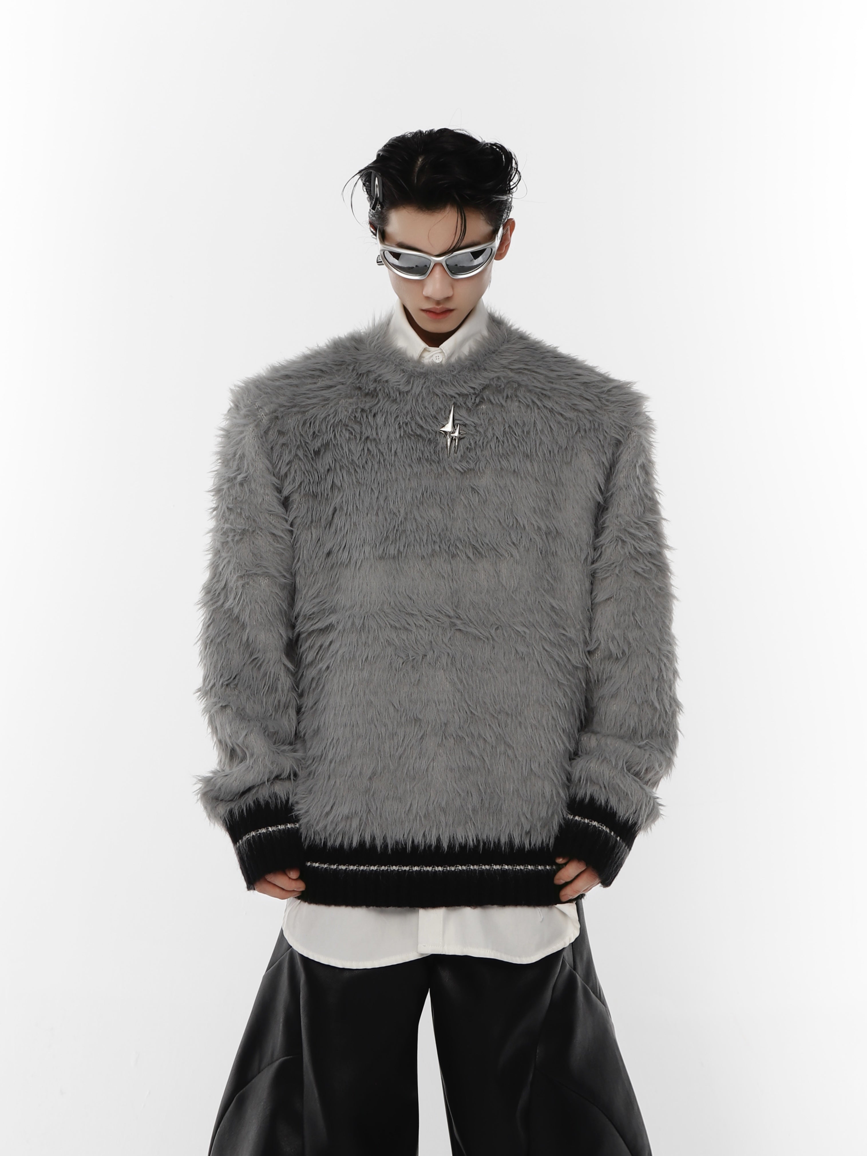 Minimalist-Chunky-Knit-Sweater---Oversized-Metal-Trim-Pullover-Dark-Gray