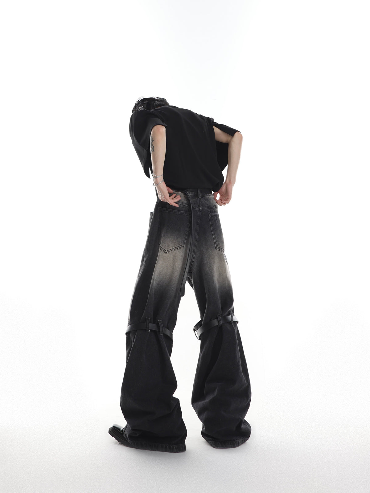 Cutout Washed Jeans - product image 5