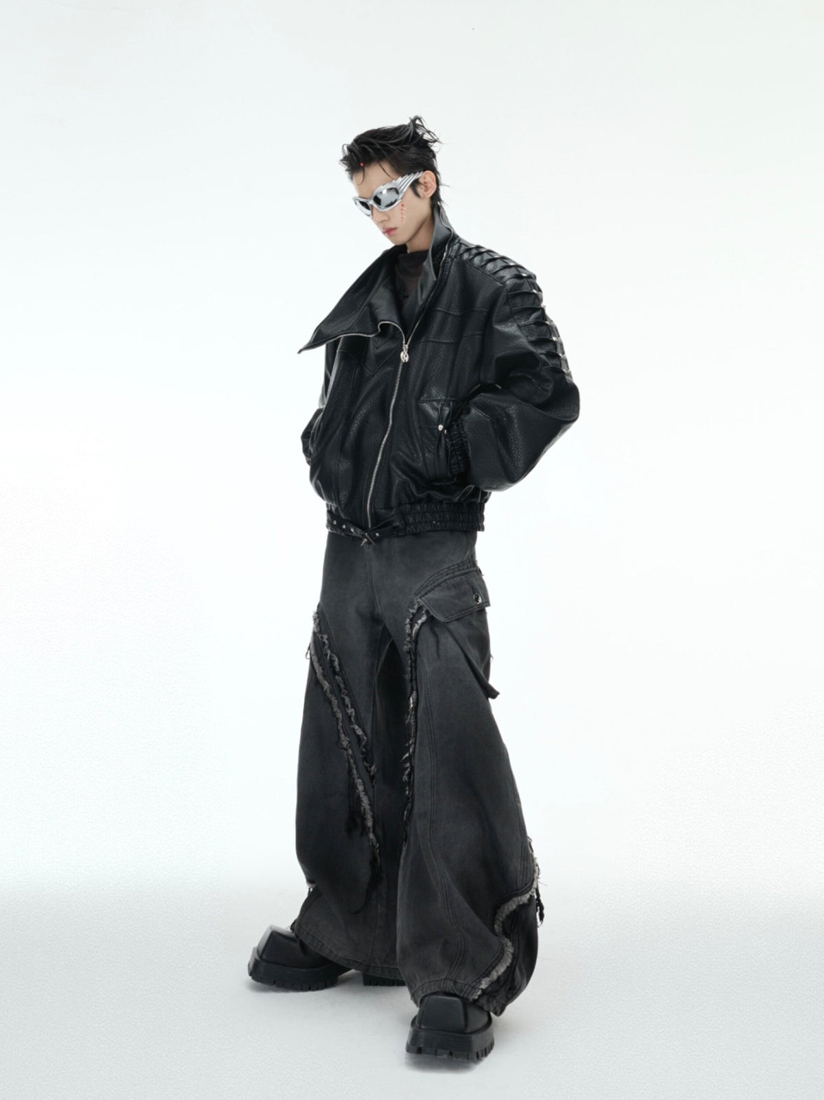 Frayed Curved-Leg Wide Jeans - product image 5