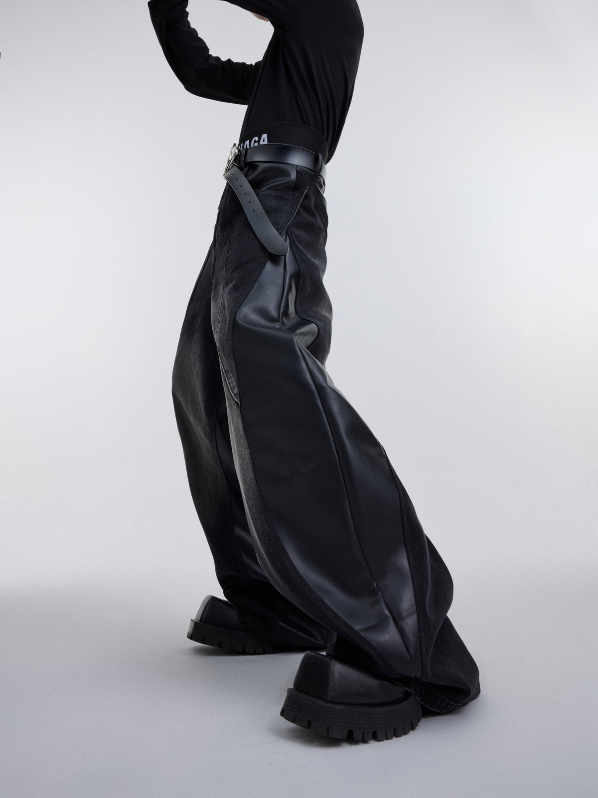 Washed Color-Block Deconstructed Jeans - product image 2