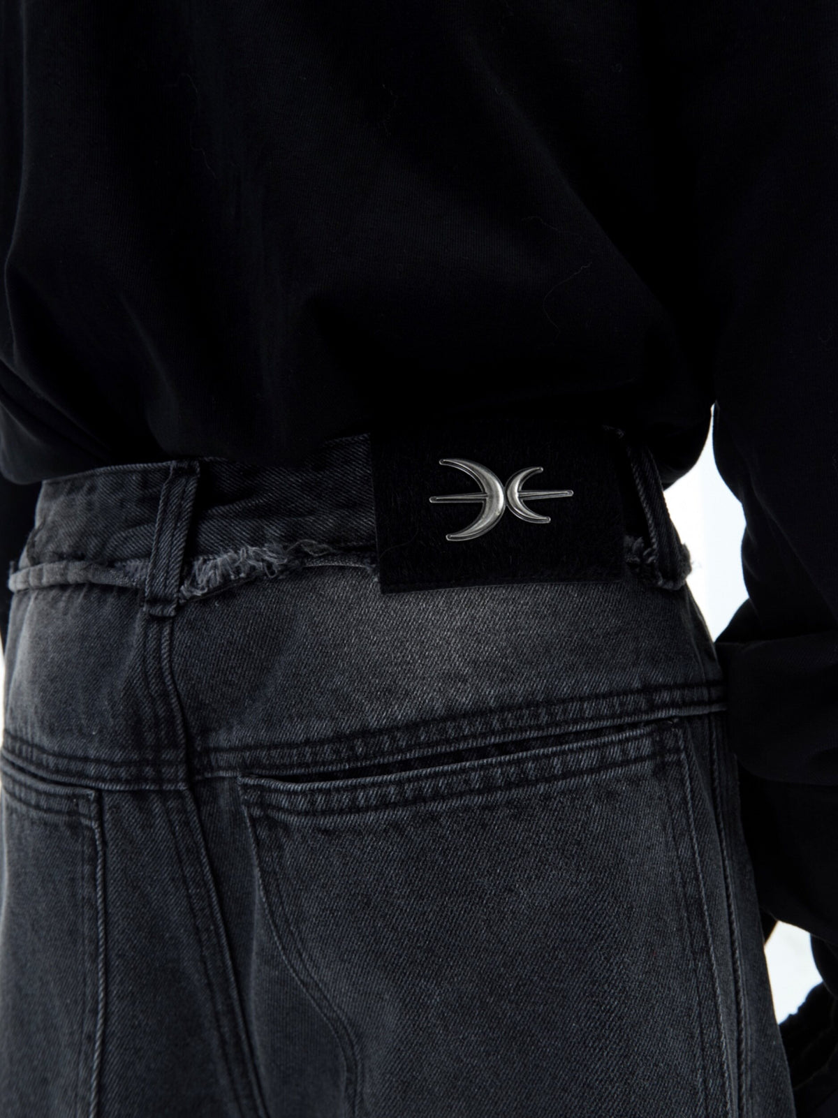 Water-Ripple Frayed Straight-Leg Jeans - product image 3