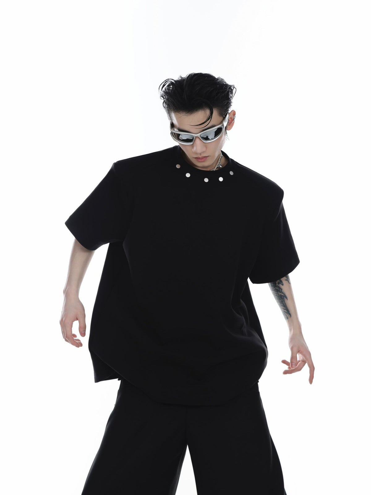 Metal-Button Shoulder-Pad T-Shirt - product image 3