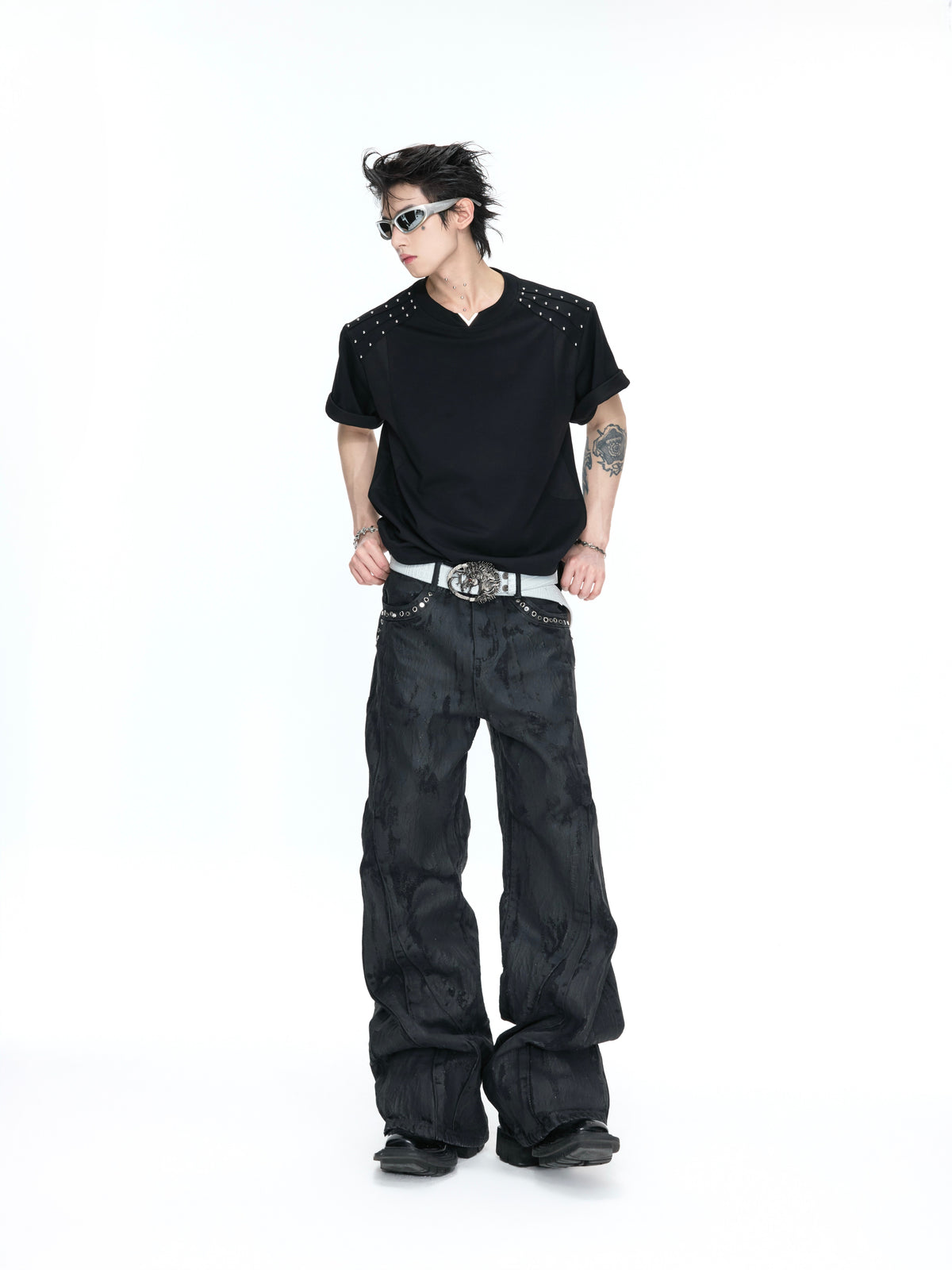 Boxy Black Rivet V-Neck T-Shirt - product image 5