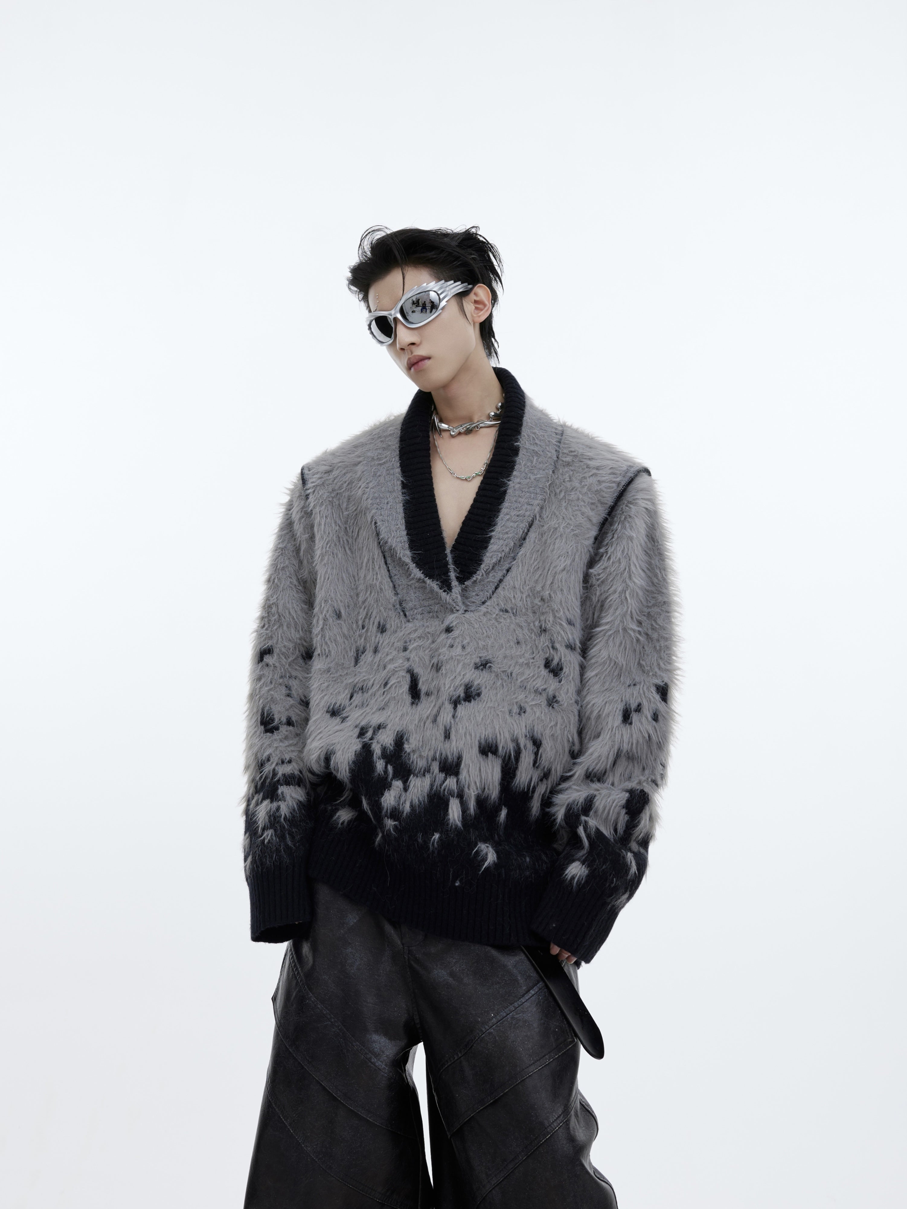 Oversized-V-Neck-Gradient-Sweater---Winter-Fluffy-Knit---Xmas-Vibes-Gray