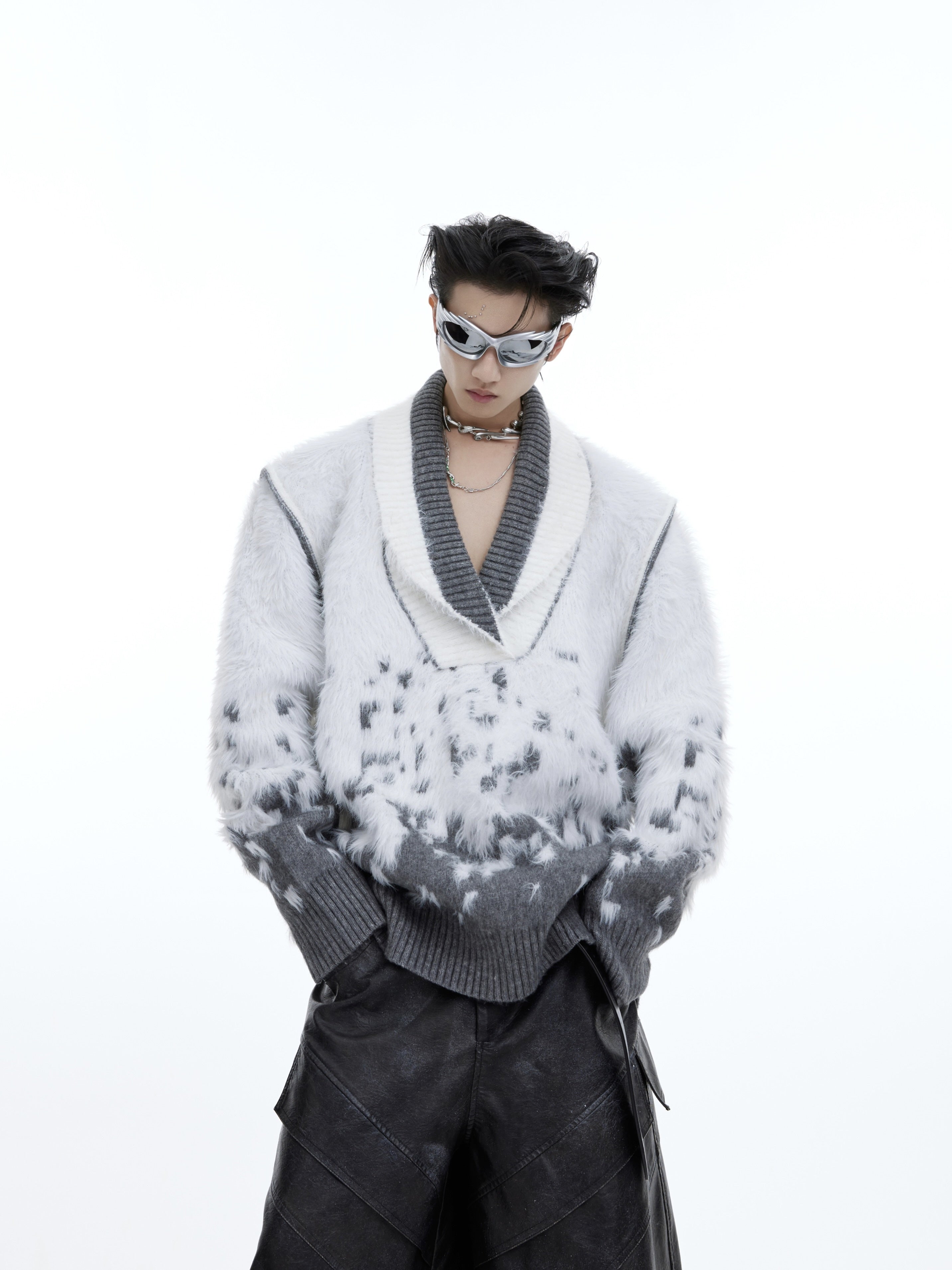 Oversized-V-Neck-Gradient-Sweater---Winter-Fluffy-Knit---Xmas-Vibes-White