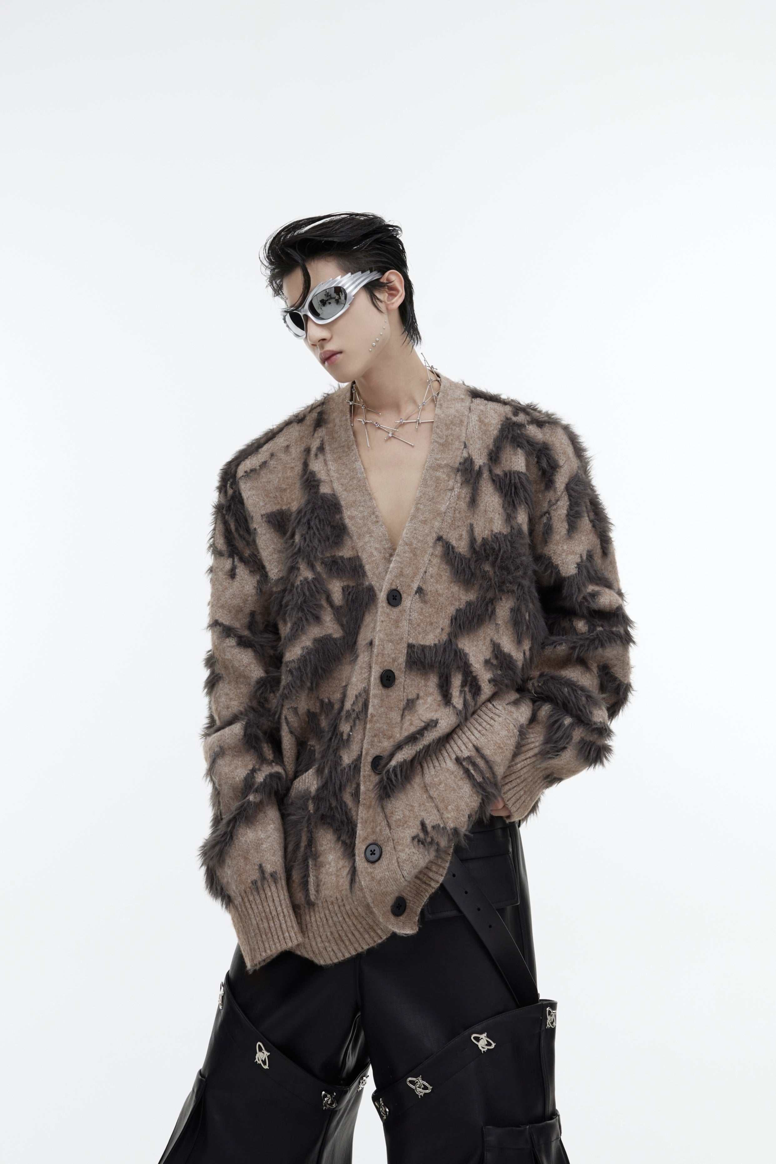 Vintage-V-Neck-Knit-Cardigan---Floral-Jacquard-Oversized-Sweater-Brown